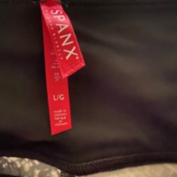 NWT Spanx Faux Leather Snake Shine Leggings Large - Picture 3 of 6
